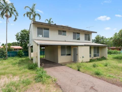 2 Parmentier Place Moulden NT 0830